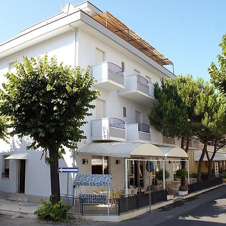 Hotel Lora Rimini Extérieur photo