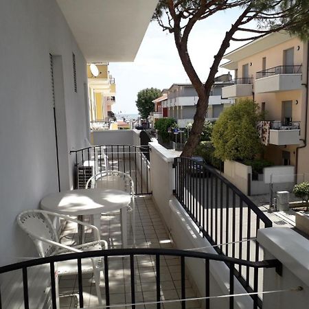 Hotel Lora Rimini Extérieur photo