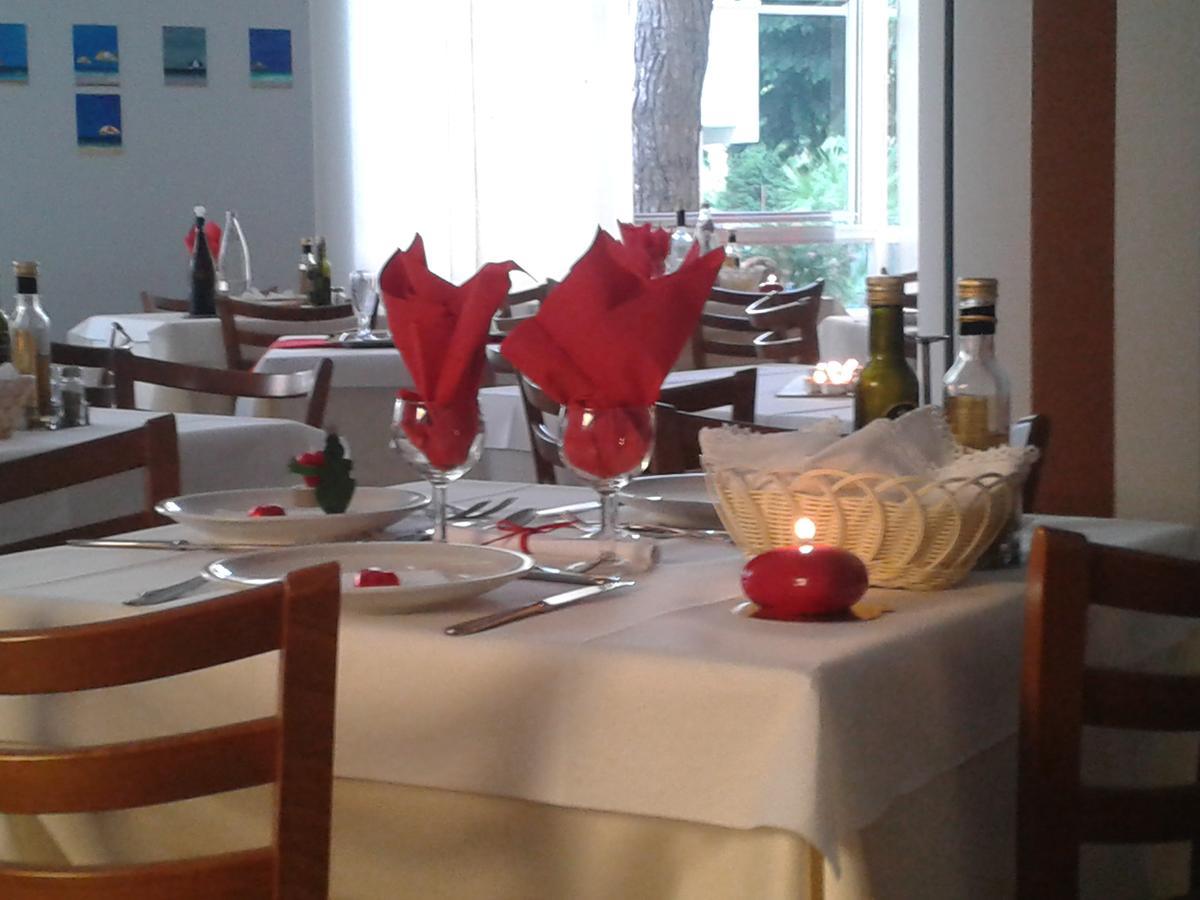 Hotel Lora Rimini Extérieur photo