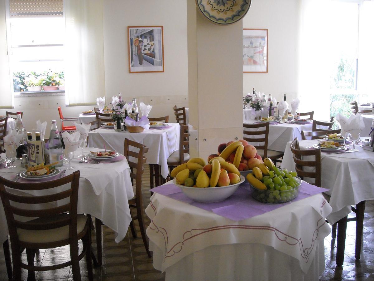 Hotel Lora Rimini Extérieur photo