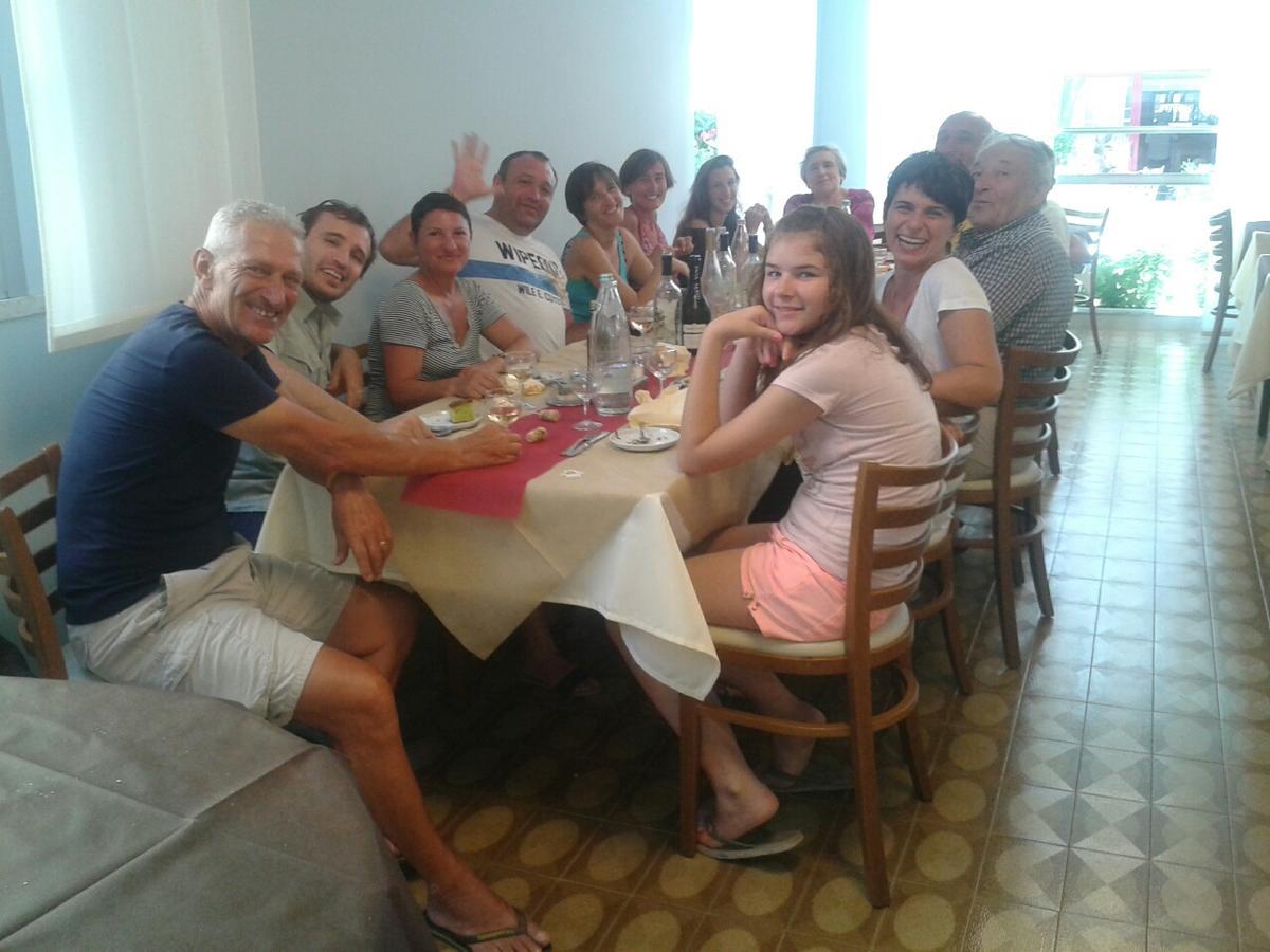 Hotel Lora Rimini Extérieur photo
